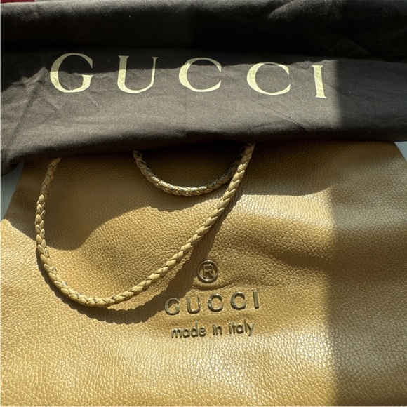 Beautiful Authentic Gucci Gifford Tote in Camel color - Picture 5 of 16